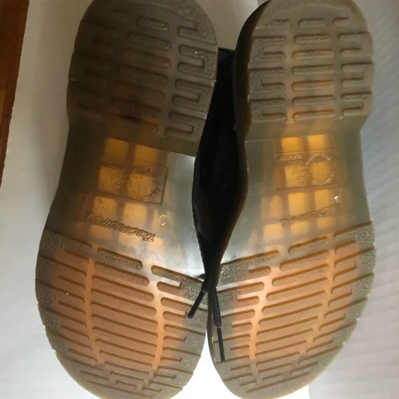 Women’s pre-loved - Dr. Martens - 1460 Greasy Leather lace-up boots. Size 6 - Picture 9 of 16